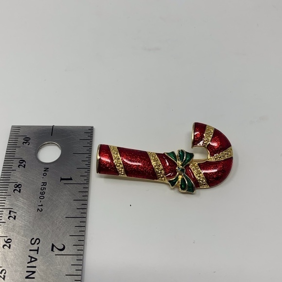 Small Festive Red and White Candy Cane Brooch Pin - Picture 5 of 6